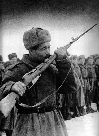 Да вот вы же покупаете, стало быть у него обе щеки.